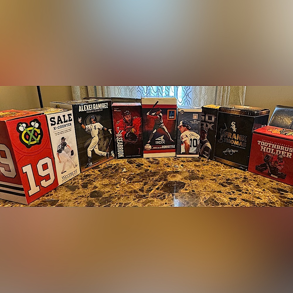 10 piece Bundle (figures,statues,bobbleheads) (Baseball/Hockey), never opened